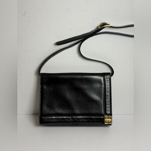 Vintage Givenchy Sacs Black Leather Finish Shoulder Bag Gold-tone 4G Logo